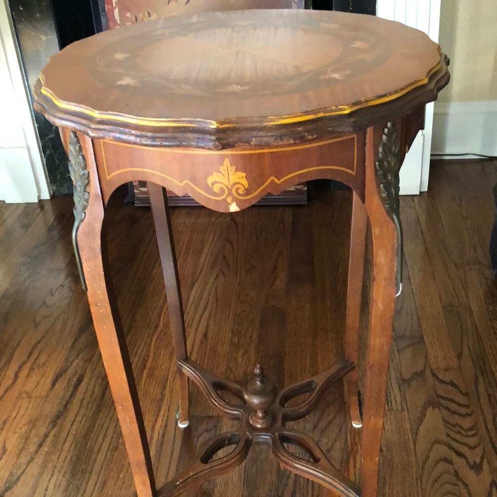 Decorative side tables - Picture 4 of 4